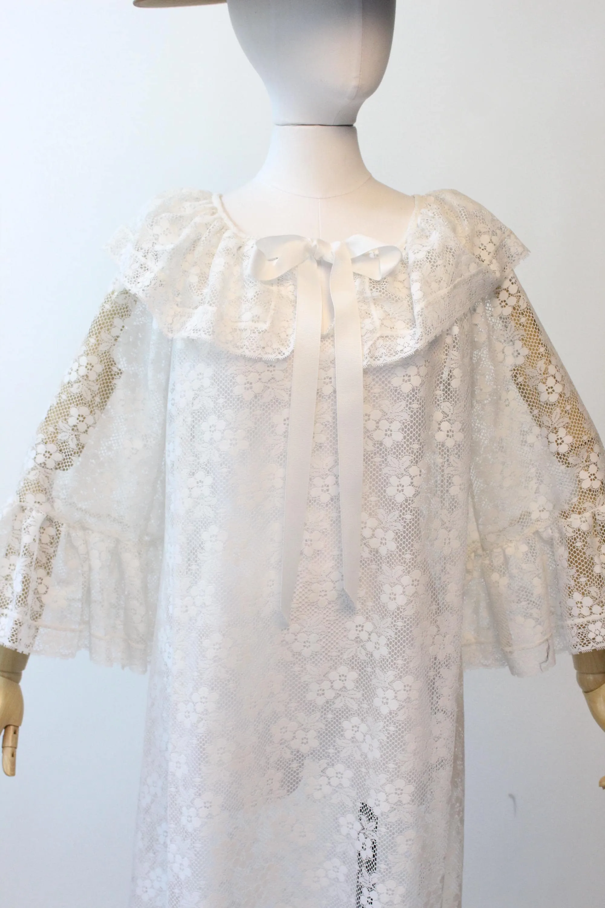 1970s DAVID BROWN white lace lounge dress medium | new fall winter