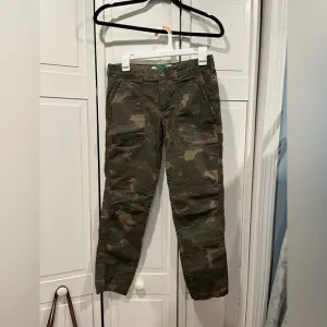 Anthropologie the wanderer camo cargo pants size 26