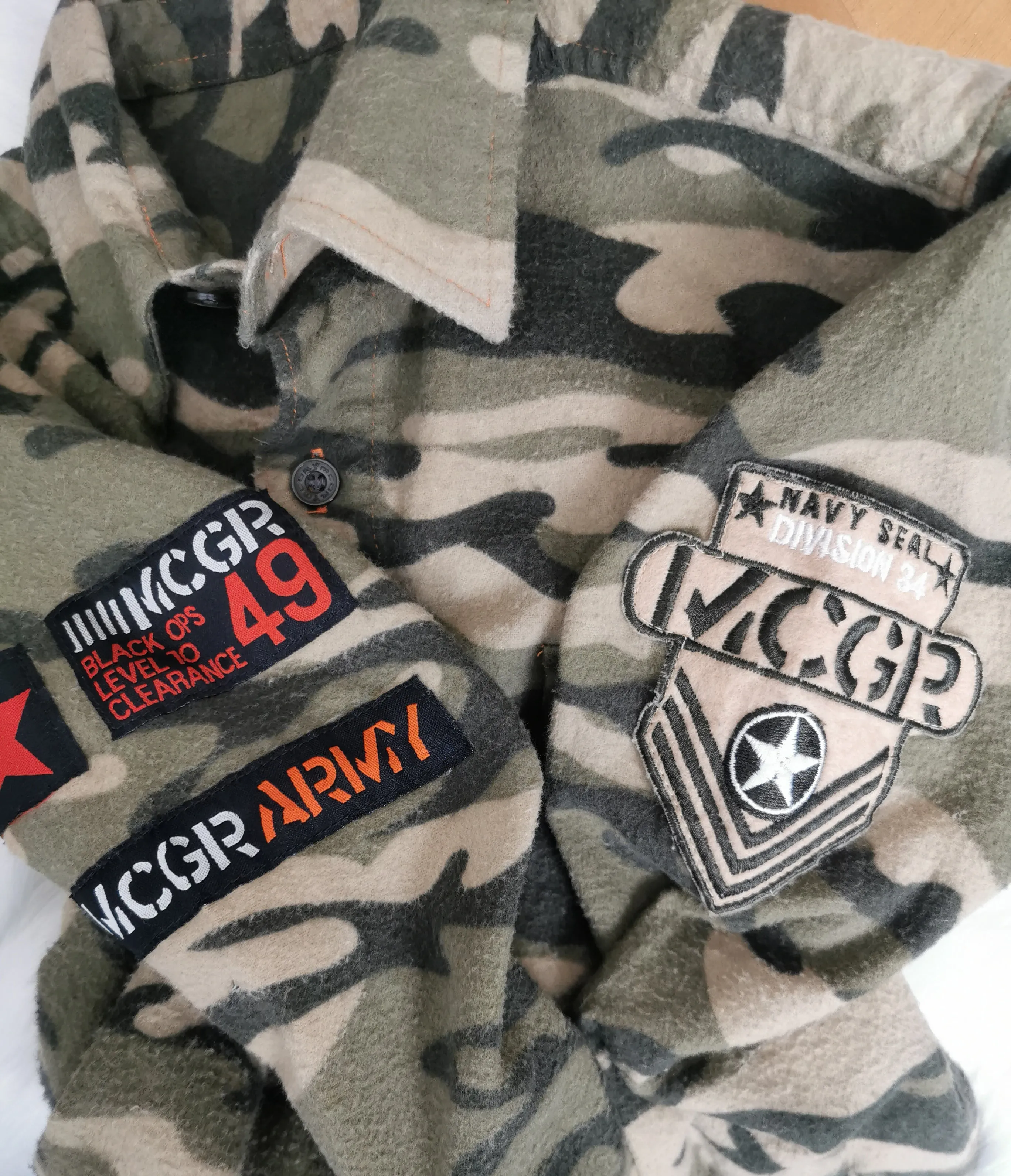 BOY SIZE MEDIUM (10/12 YEARS) - MCGR, Long-sleeved Flannel Top VGUC B3