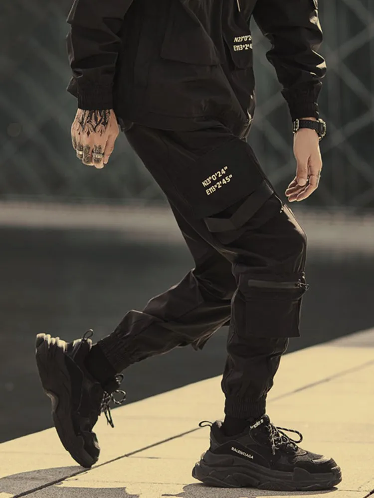 Cargo pants techwear