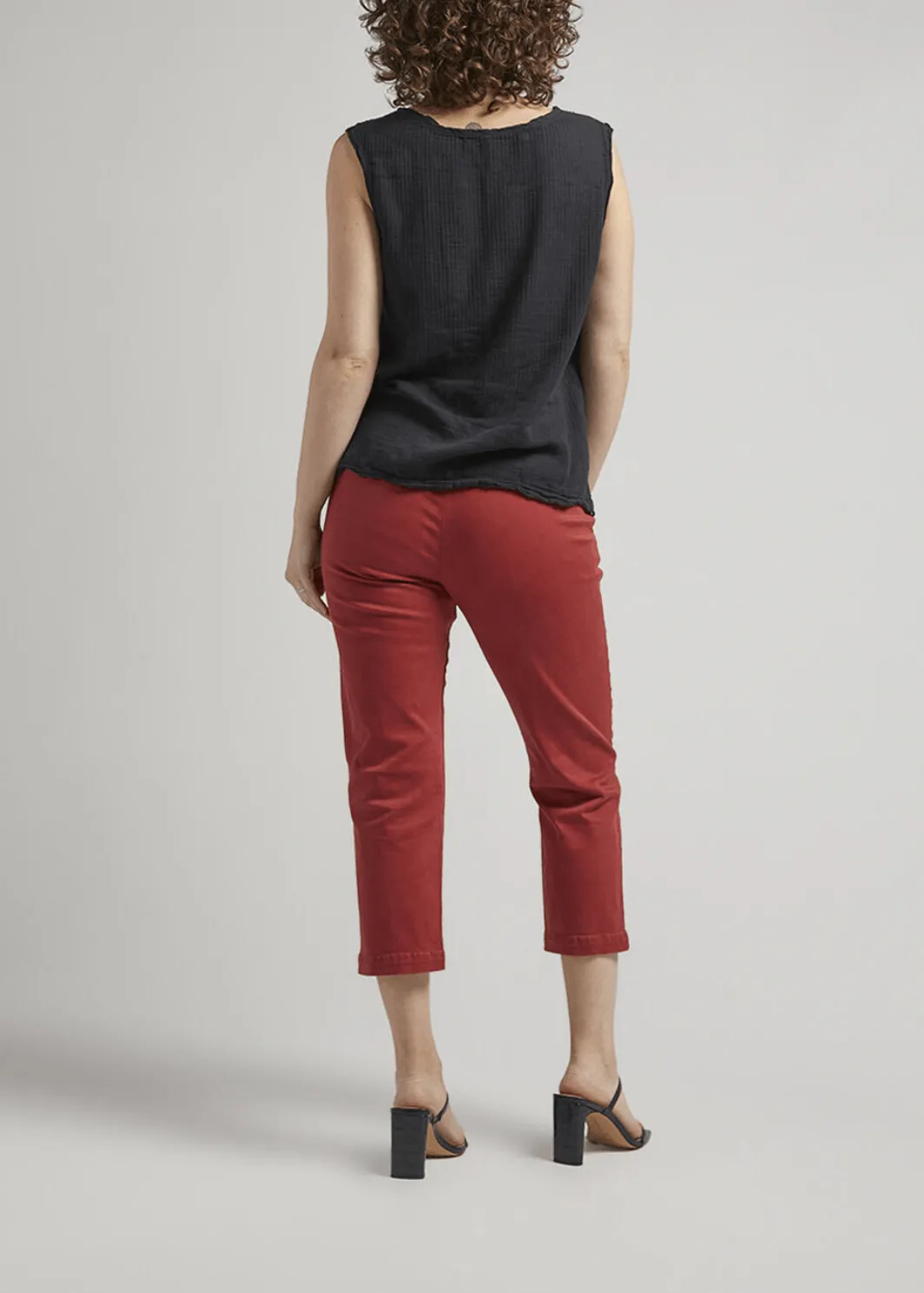 CLEARANCE- Maddie Capri Rose Mid Rise 24" Inseam