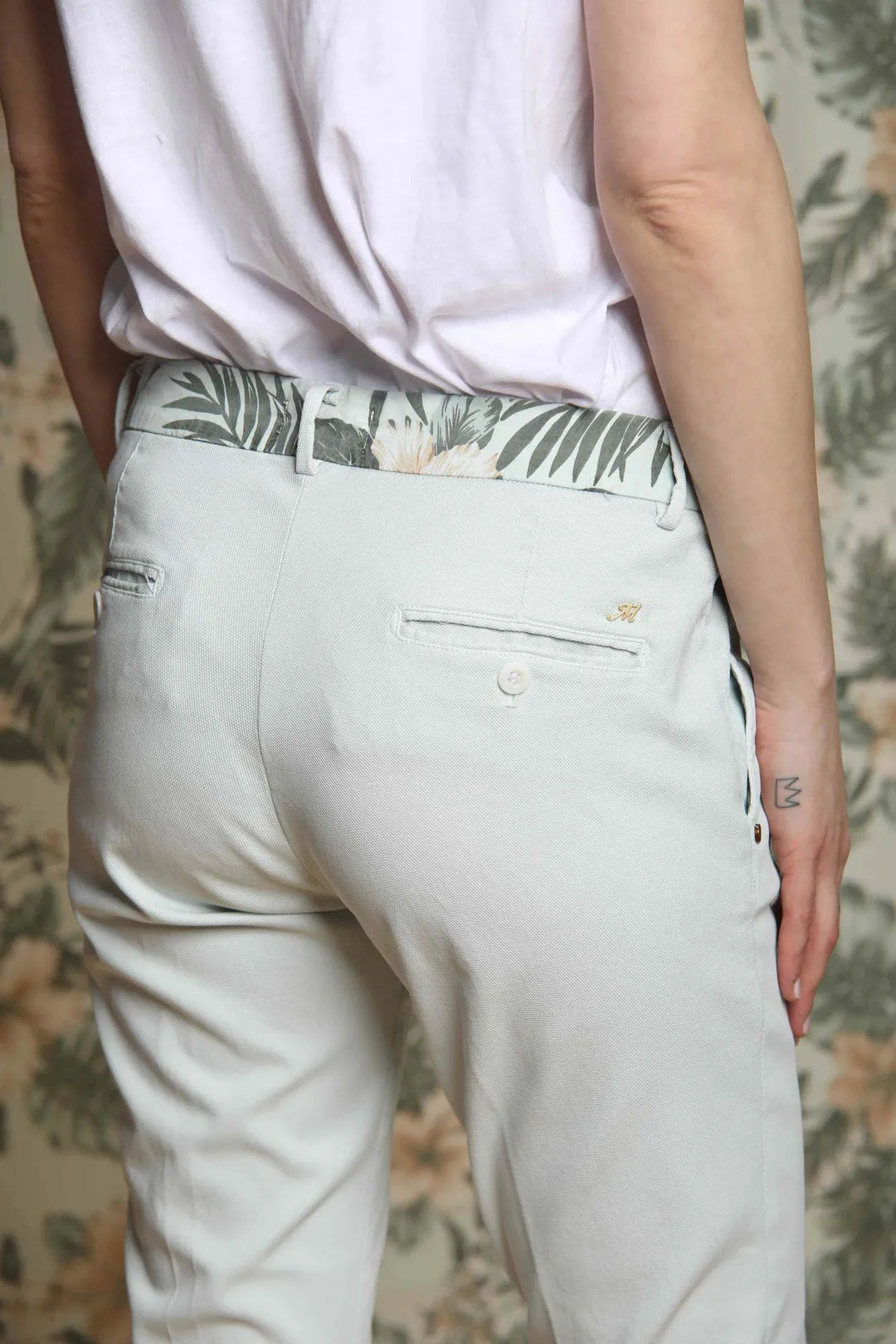 Jaqueline Curvy Chino Capri Pants