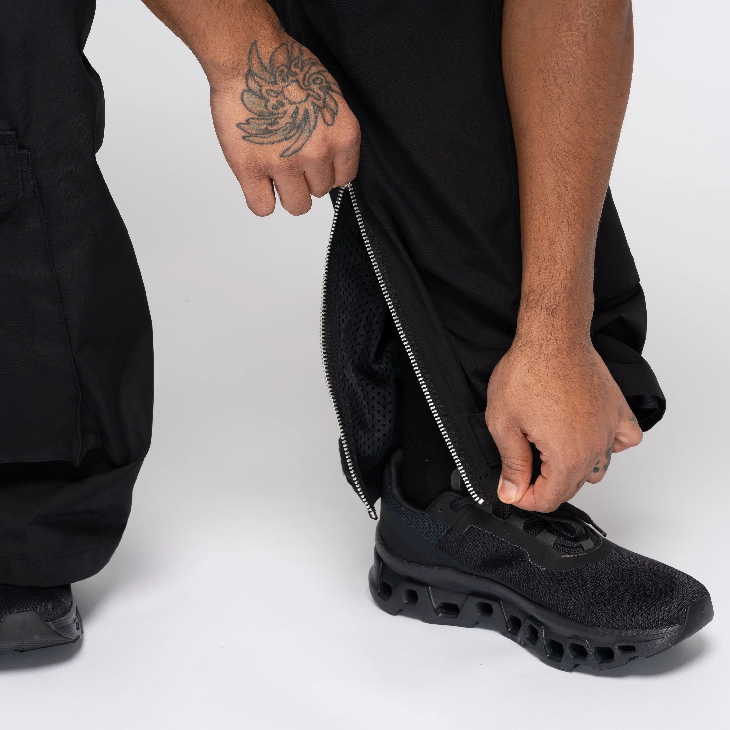 JW MAN Wide-Fit Cargo Pants Black WM-P007-051