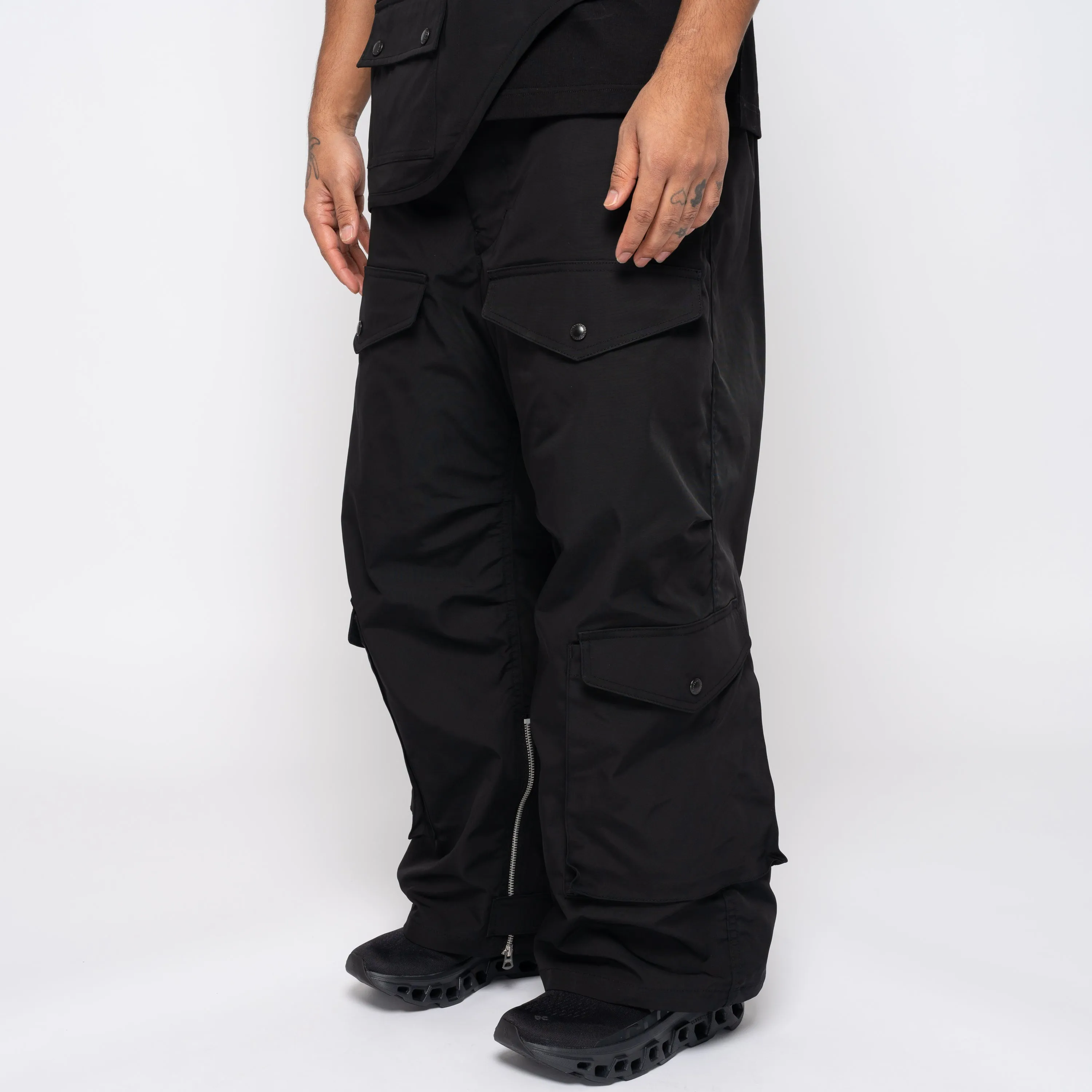 JW MAN Wide-Fit Cargo Pants Black WM-P007-051