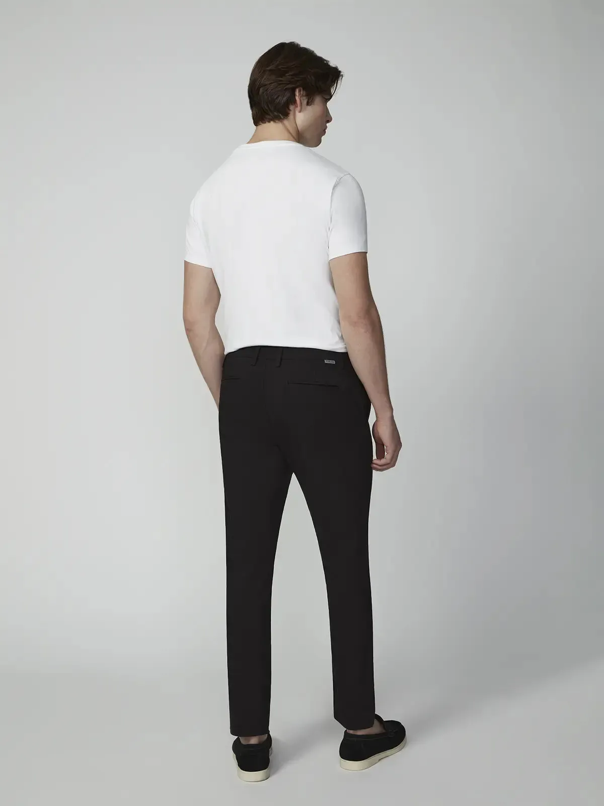 Men's Solid Bungee Relaxed Chino Pant