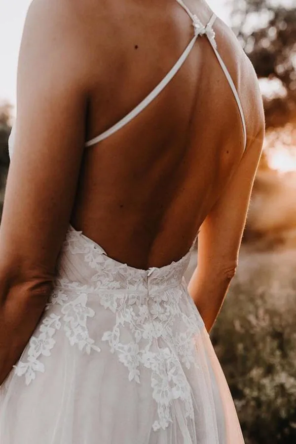 Roycebridal Tulle A-line Backless V-neck Appliqued Wedding Dress, Birdal Gown, MW606