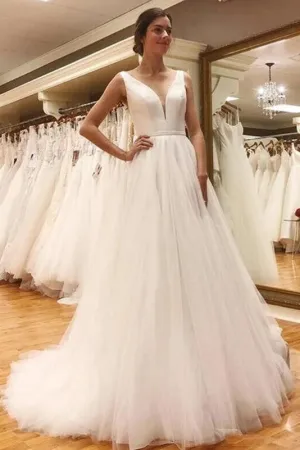 Satin V-neckline Ivory Boho Wedding Dresses with Tulle Skirt