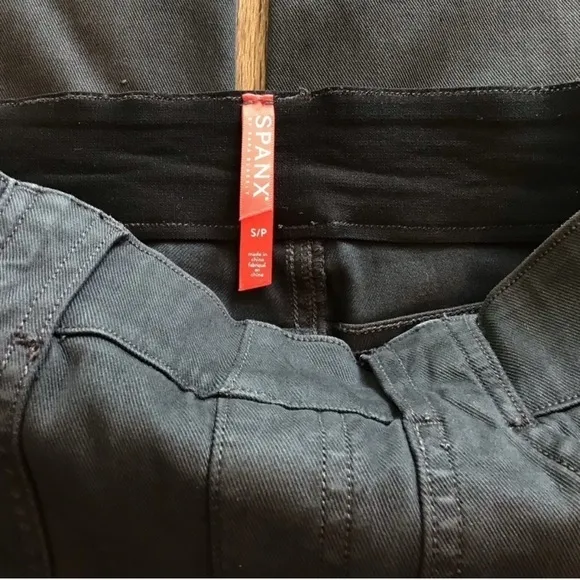 Spanx Stretch Twill Ankle Cargo Pants Size Small