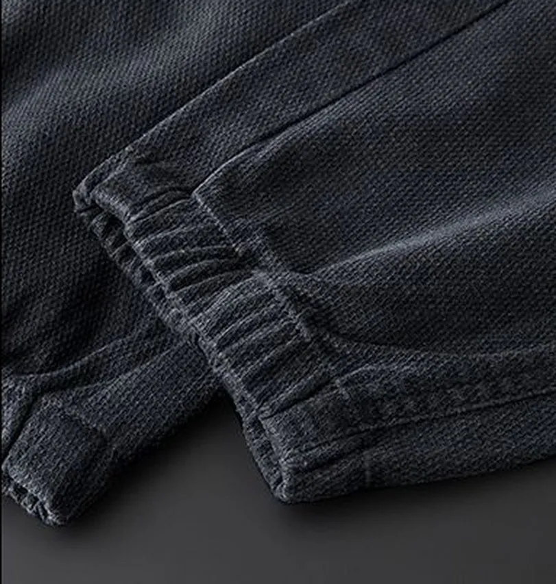 Stylish Chino with Label Detailing and Breathable Fabric