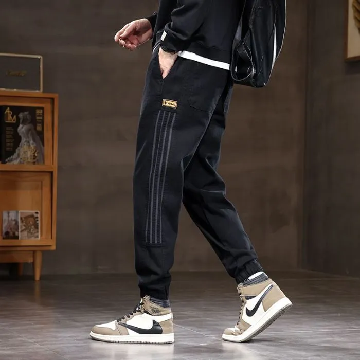 Stylish Chino with Label Detailing and Breathable Fabric